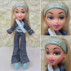 MGA Bratz 2021 20 Years Anniversary Cloe in second outfit Brat Brats Doll Blonde